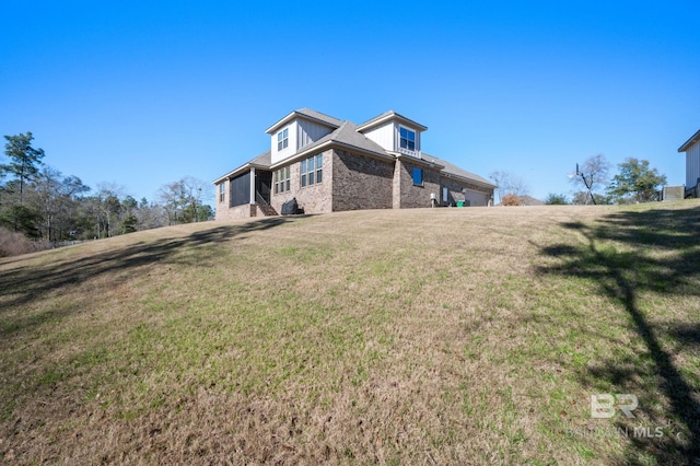 view of front of property featuring a front yard and brick siding