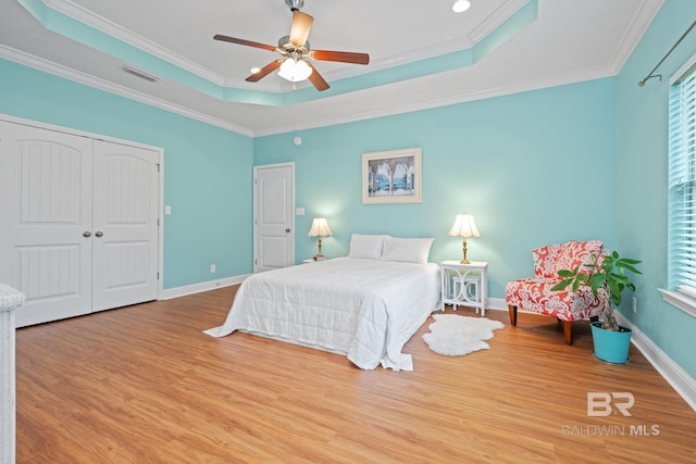2554 Masters Ct, Mobile, AL 36618 - bedroom featuring wood finished floors, a raised ceiling, ornamental molding, a closet, and a ceiling fan