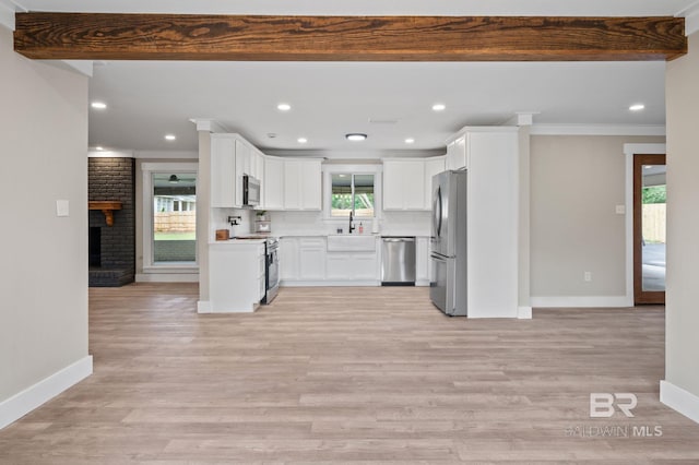 751 Abbey Way, Mobile, AL 36695 - kitchen with appliances with stainless steel finishes, baseboards, crown molding, light countertops, and light wood-style flooring