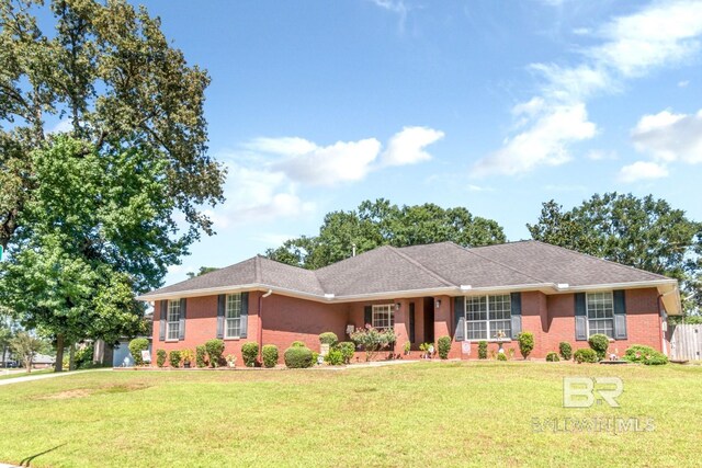 single story home with a front lawn