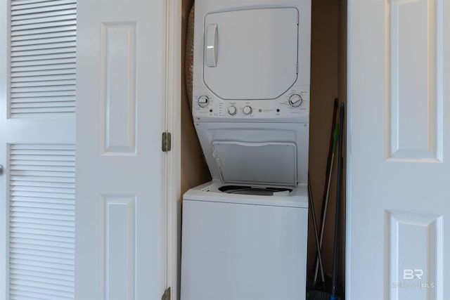 laundry area with laundry area and stacked washer and clothes dryer