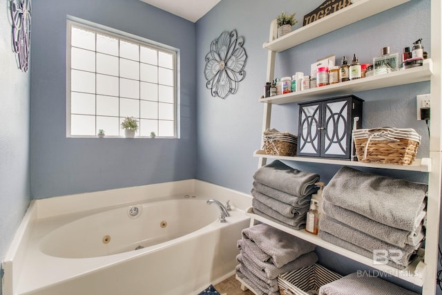 10675 Aloe Ln, Lillian, AL 36549 - bathroom featuring a whirlpool tub