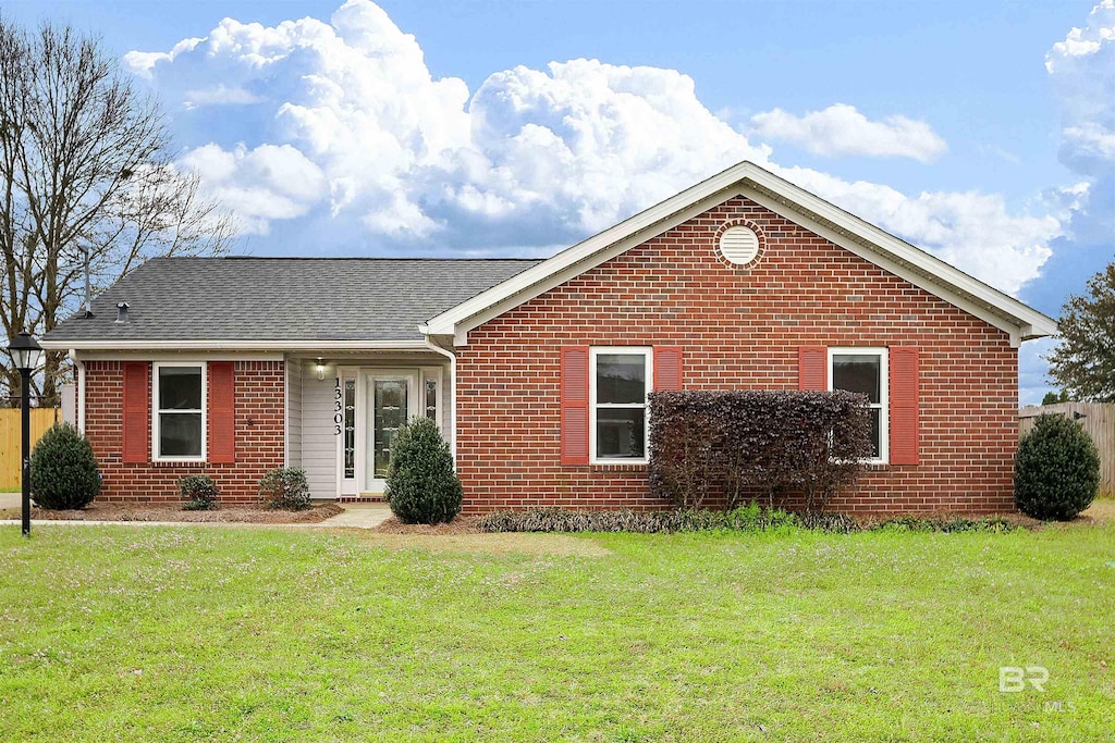 view of front of home with a front lawn