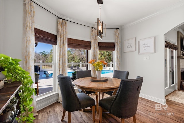 14281 Timber Ridge Dr, Loxley, AL 36551 - dining area featuring light wood-style flooring, crown molding, and a chandelier