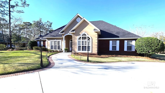 view of front of property with stucco siding and a front lawn