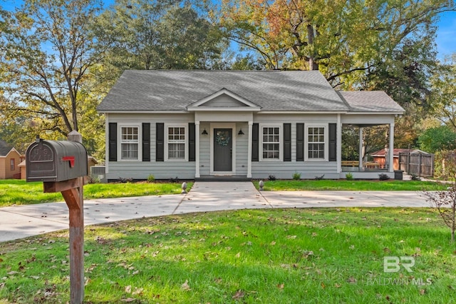 view of front of home with a front lawn