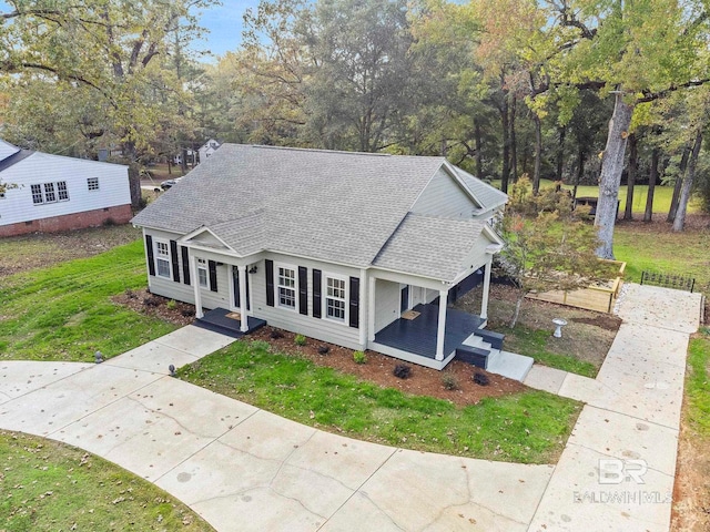 view of front of property with a front lawn