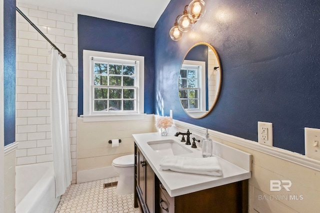 full bathroom featuring vanity, toilet, and shower / tub combo with curtain