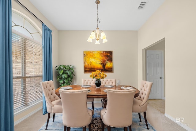 dining space featuring visible vents, baseboards, and an inviting chandelier