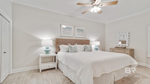 bedroom with crown molding, light wood-type flooring, and ceiling fan