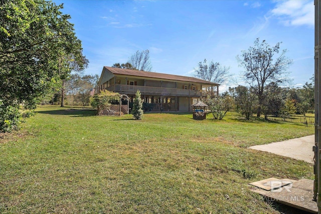 view of yard featuring a balcony