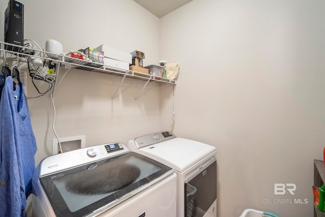 washroom with washing machine and dryer