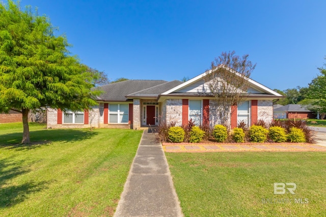 single story home with a front lawn