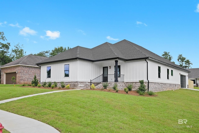 view of front of house with a front lawn and a garage