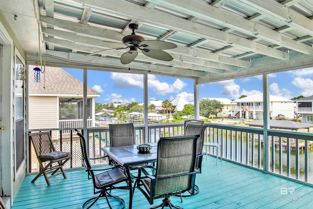 sunroom with ceiling fan