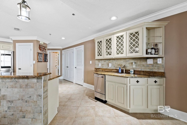 kitchen with refrigerator, dishwasher, hanging light fixtures, and cream cabinetry