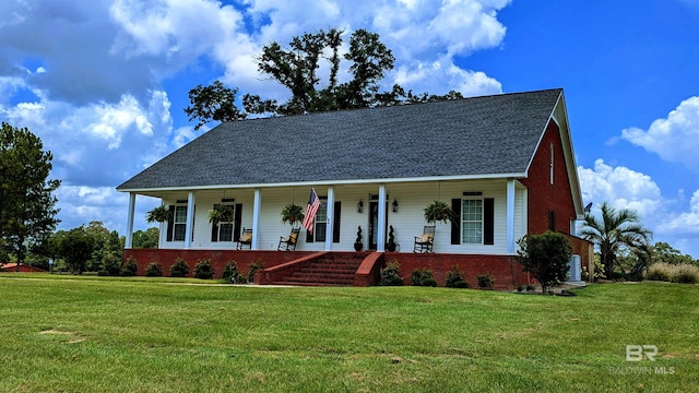 view of front facade featuring covered porch and a front yard