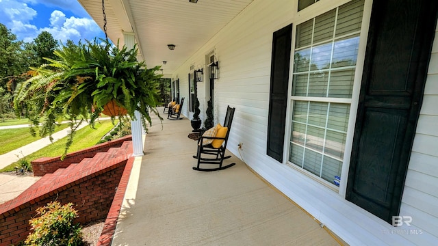 view of patio / terrace with covered porch