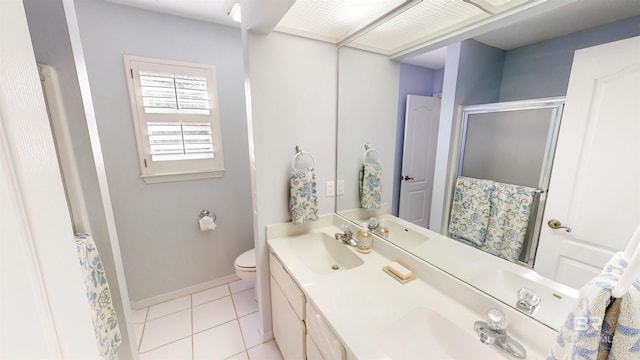 bathroom with a shower with shower curtain, baseboards, a sink, tile patterned floors, and toilet