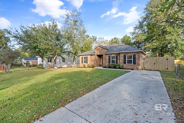 single story home with a front lawn