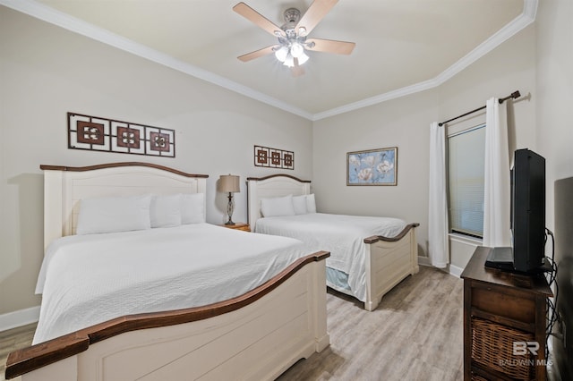 bedroom featuring ornamental molding, a ceiling fan, light wood-style flooring, and baseboards