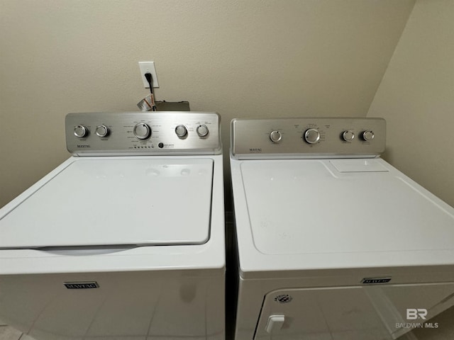 laundry area with laundry area and washer and clothes dryer