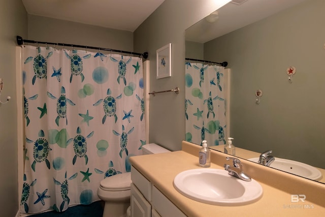 bathroom featuring a shower with curtain, vanity, and toilet