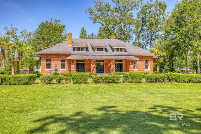 view of front of house with a front lawn