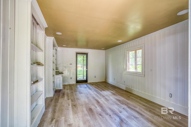 entryway featuring light wood-type flooring and crown molding