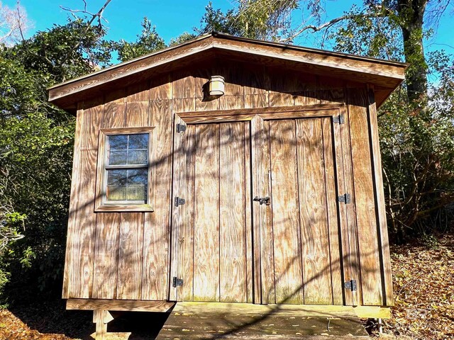 view of outbuilding