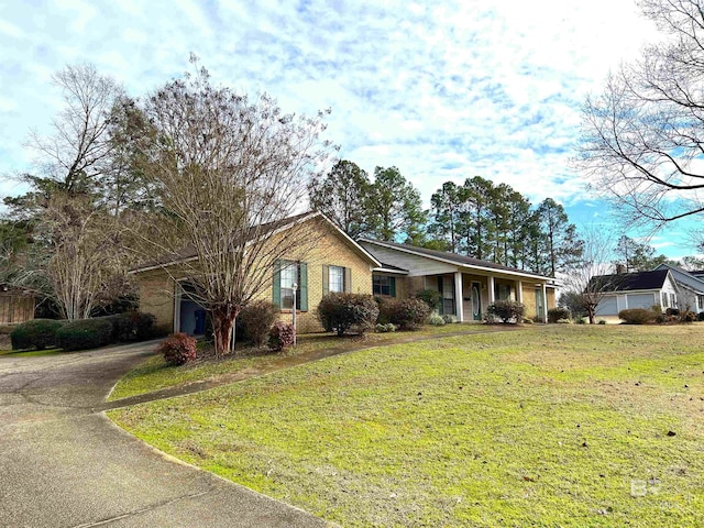 ranch-style house with a front yard