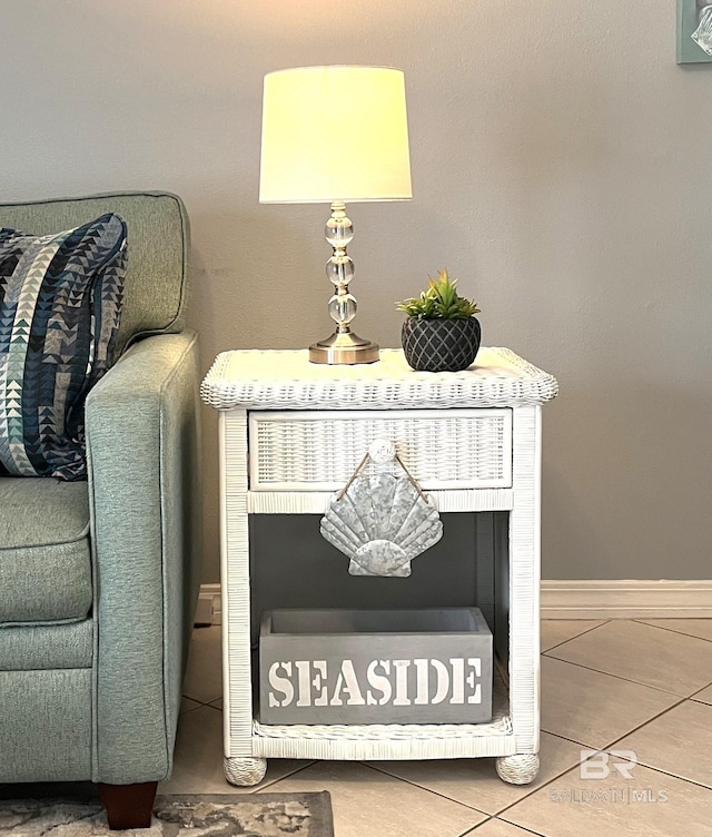 1118 W Beach Blvd Unit 4, Gulf Shores, AL 36542 - detailed view of baseboards