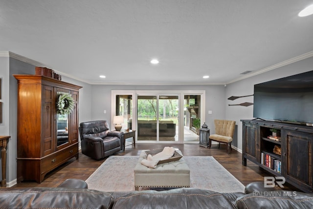 living area with dark wood-style flooring, ornamental molding, and recessed lighting