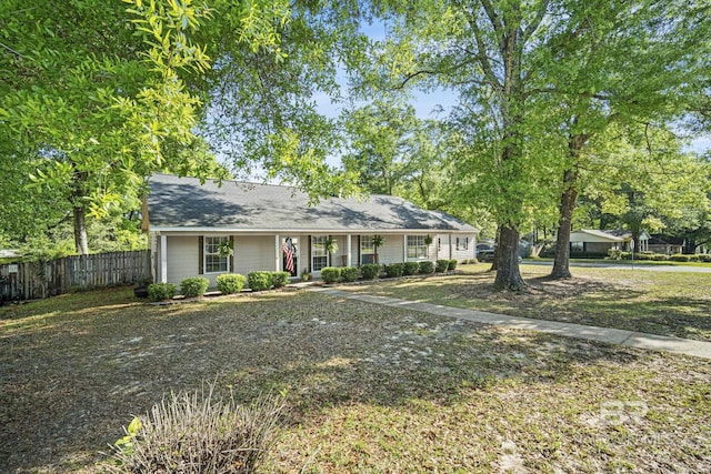 117 Richmond Rd, Daphne, AL 36526 - ranch-style home featuring fence and a porch