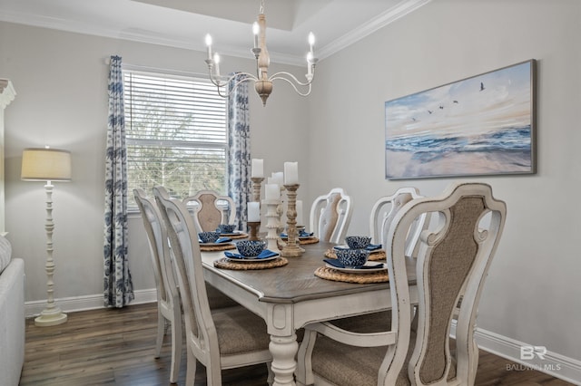 dining area featuring ornamental molding, dark hardwood / wood-style floors, and a notable chandelier