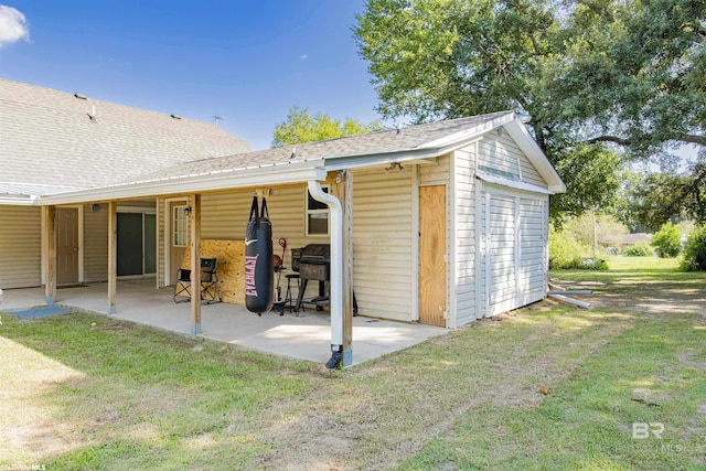 9005 Tuscaloosa Dr, Perdido Beach, AL 36530 - exterior space featuring a patio area, a yard, and a shingled roof