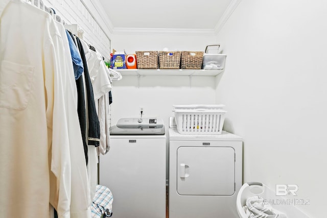 laundry room with ornamental molding and independent washer and dryer