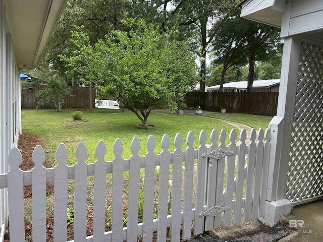 6120 Appaloosa Dr, Mobile, AL 36693 - view of yard