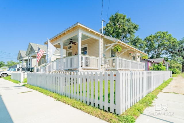 view of front of home featuring ceiling fan and covered porch