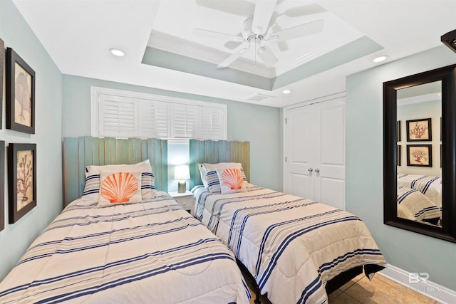 23044 Perdido Beach Blvd Unit 141, Orange Beach, AL 36561 - tiled bedroom featuring recessed lighting, a raised ceiling, a closet, ceiling fan, and baseboards