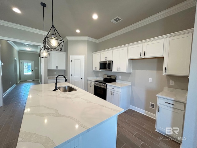 kitchen with visible vents, wood tiled floor, appliances with stainless steel finishes, white cabinets, and a sink