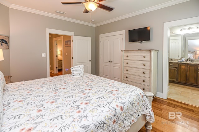 bedroom with visible vents, a ceiling fan, ornamental molding, a closet, and light wood finished floors