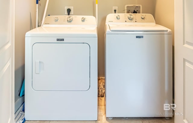 clothes washing area featuring laundry area and independent washer and dryer