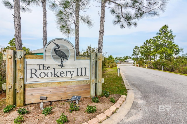 view of community / neighborhood sign