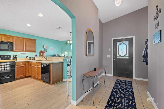 foyer featuring visible vents, light wood-style flooring, recessed lighting, arched walkways, and baseboards