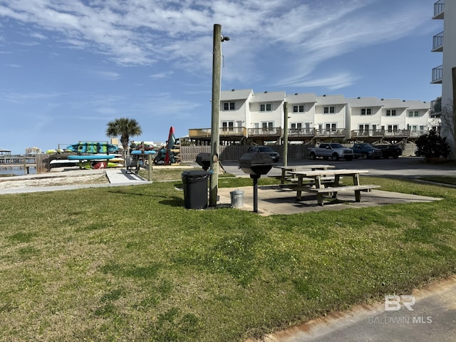 view of home's community featuring a yard