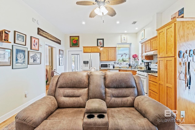 living area with recessed lighting, visible vents, baseboards, light wood-style floors, and a ceiling fan