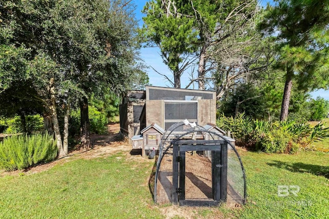 view of poultry coop featuring a lawn