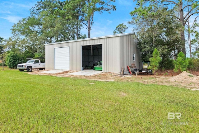 view of pole building featuring a yard