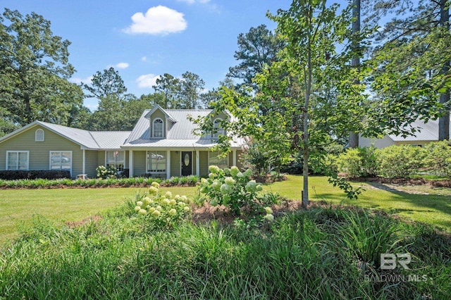 view of front of home with a front lawn